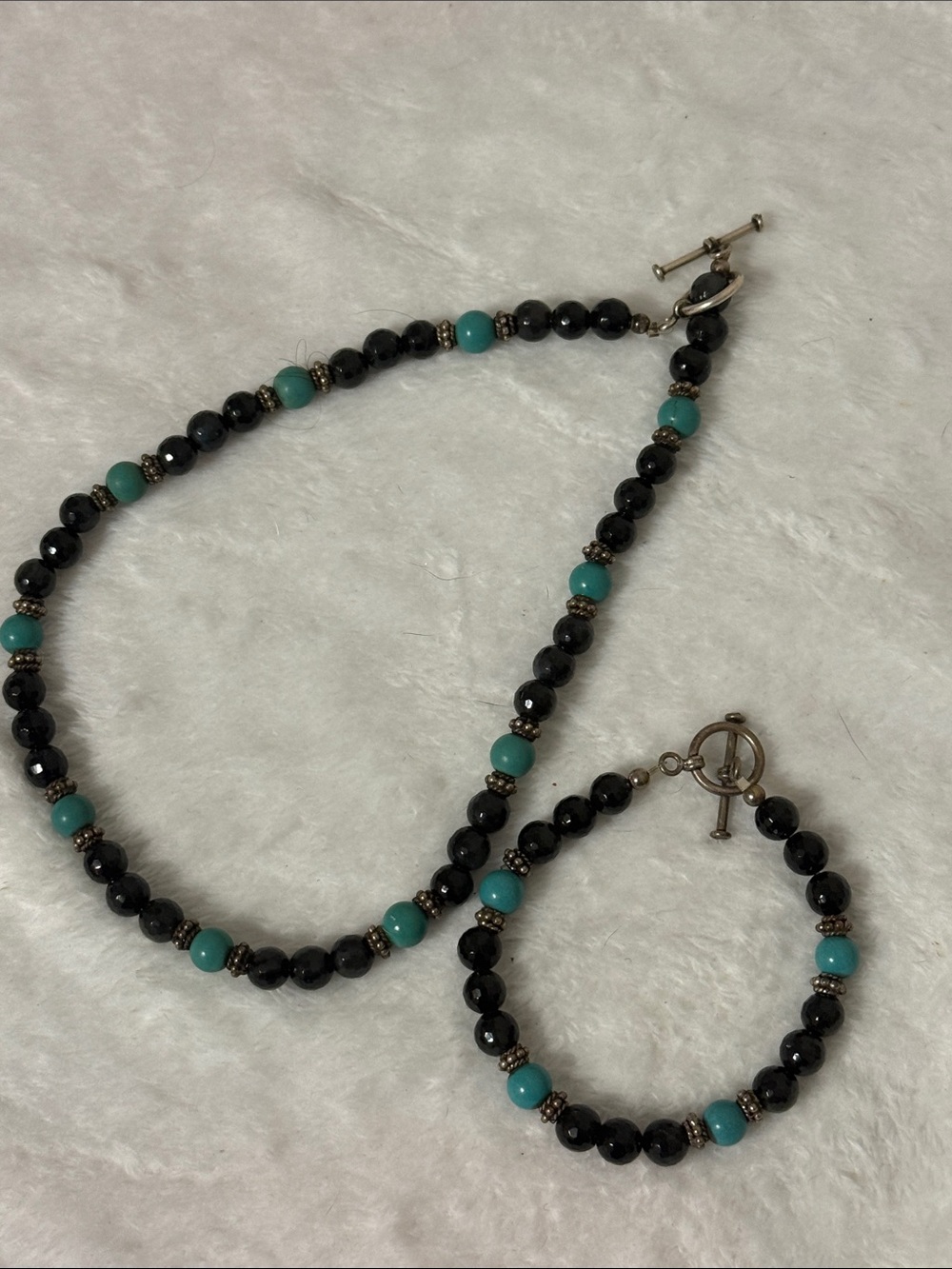 Source Unknown Turquoise and Black Bead Necklace with Matching Bracelet